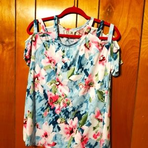 Sew in Love wrinkle free top Medium floral